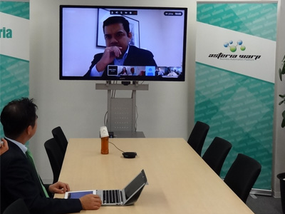 本社の社長とTV会議システムでつないで開催された取締役会(午前10時スタート)