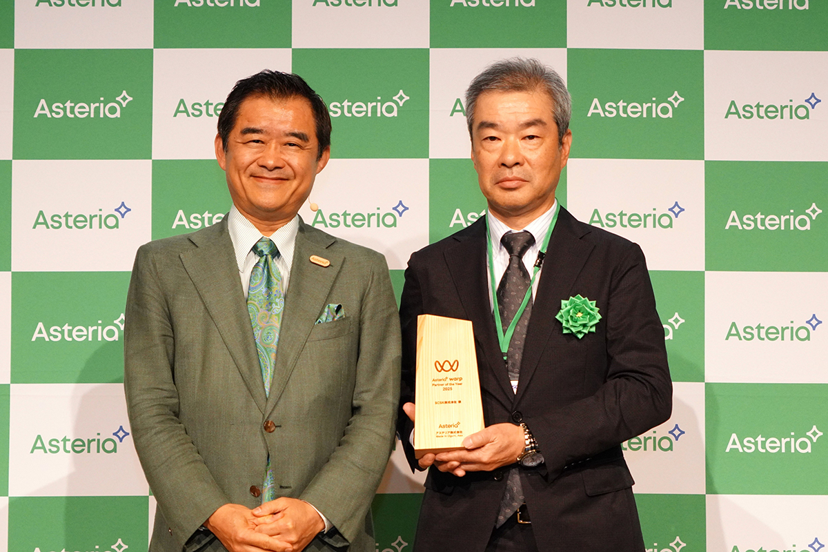 写真：平野と當麻 隆昭社長