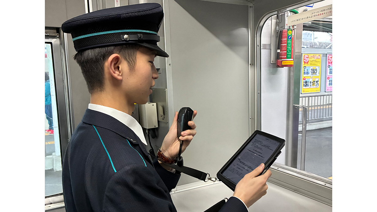 名古屋鉄道」、約1,500人の乗務員へHandbook Xを展開 700ページ超の