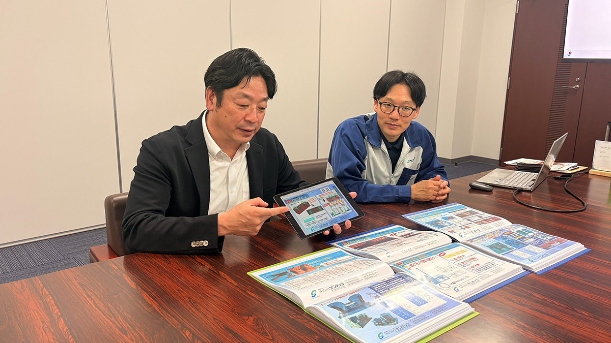 写真:タブレットで即時に追加資料を提示することも可能に